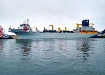 Draga que vai fazer o alargamento da praia chega neste domingo em Balneário Camboriú