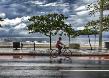 Passagem de frente fria muda o tempo no fim de semana em SC