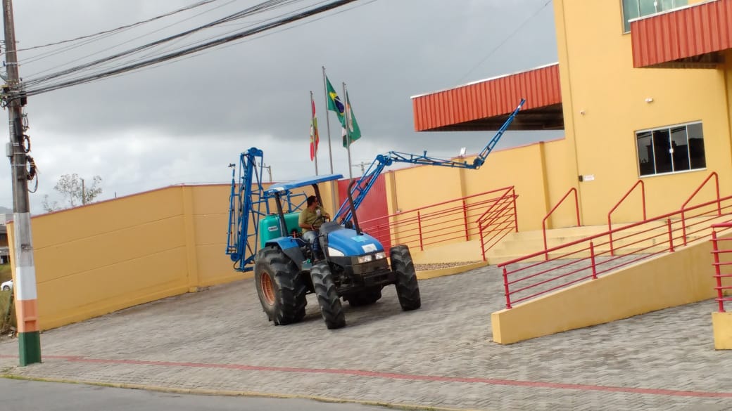 Prefeitura de Camboriú realiza higienização nas ruas da cidade