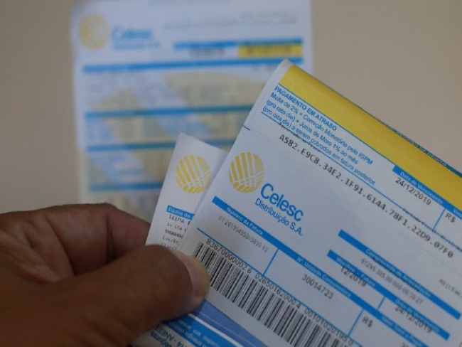 Justiça determina suspensão do reajuste na conta de luz
