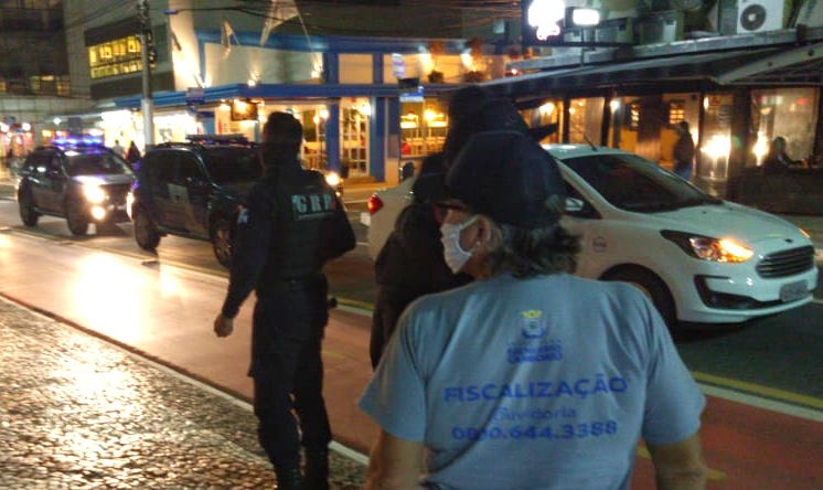 Fiscalização fecha seis estabelecimentos em Balneário Camboriú
