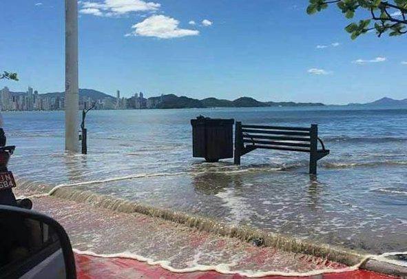 Risco de maré alta e alagamentos na madrugada deste sábado em Balneário Camboriú