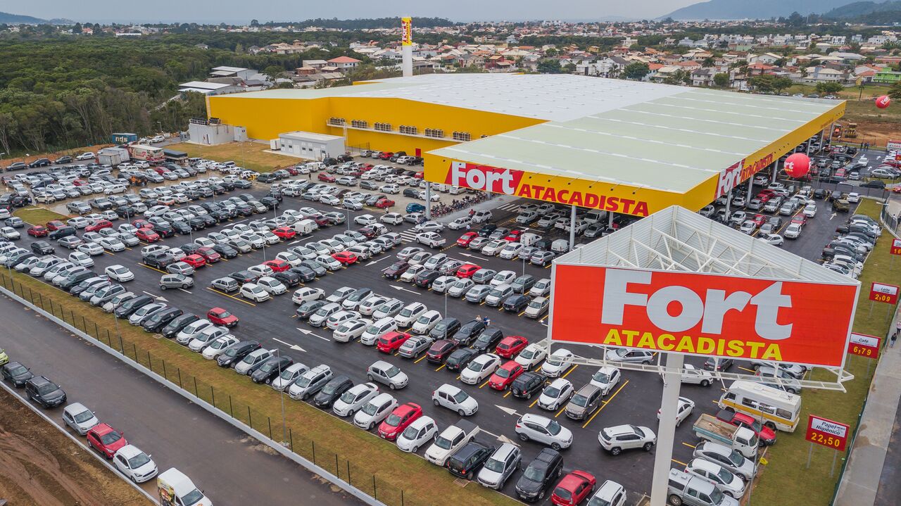 Beneficiários do auxílio emergencial podem pagar compras no Fort Atacadista  sem sacar dinheiro