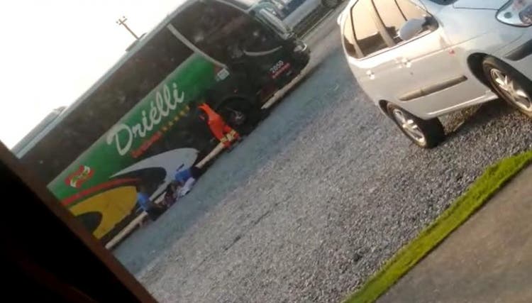 Quatro homens armados assaltam ônibus às margens da BR-101 em Penha