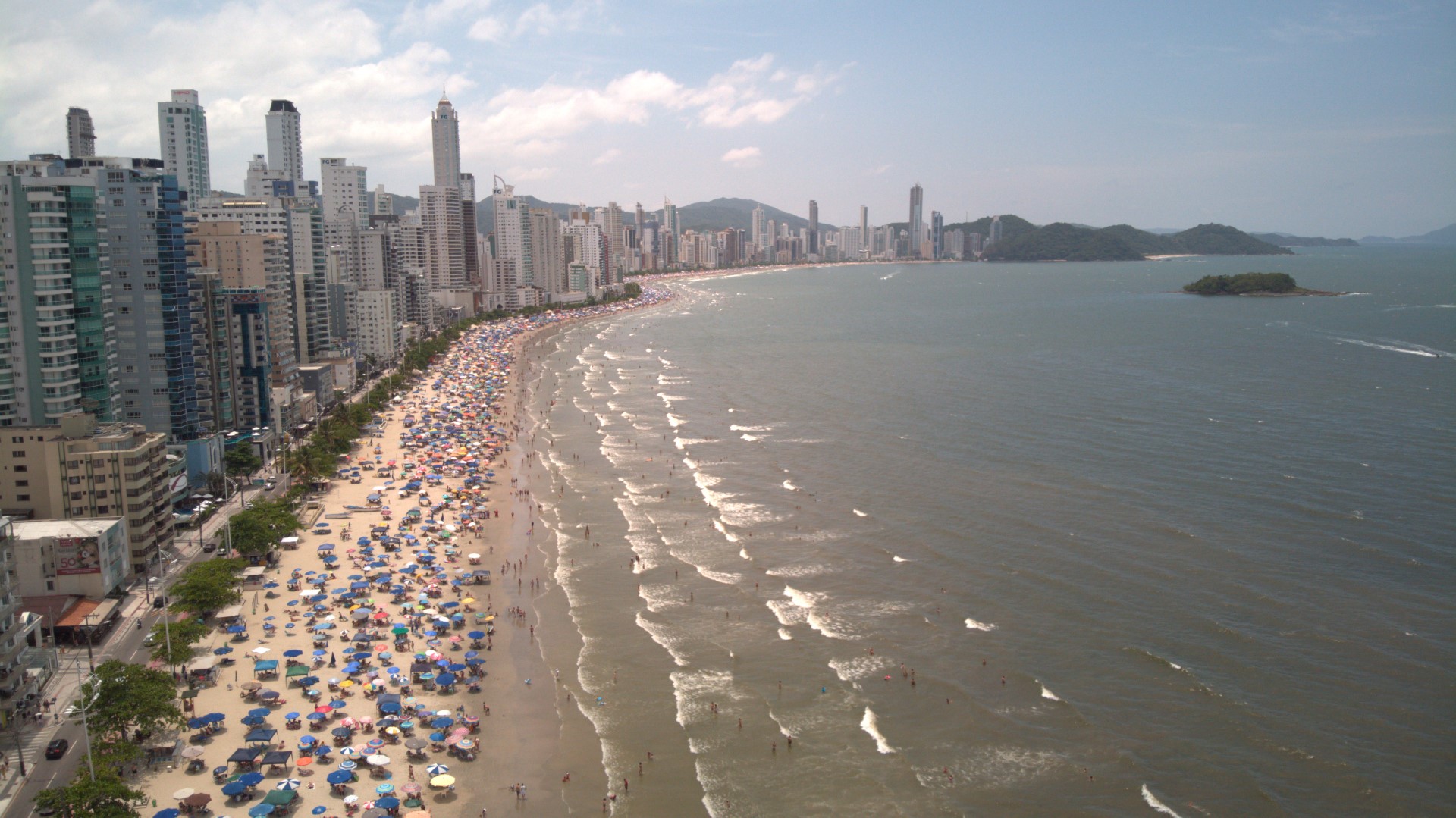 Definido consórcio que fará alargamento da faixa de areia de  Balneário Camboriú