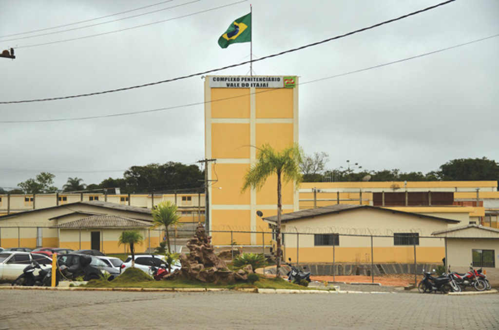 Mais de 100 presos são liberados do Complexo Prisional da Canhanduba em Itajaí