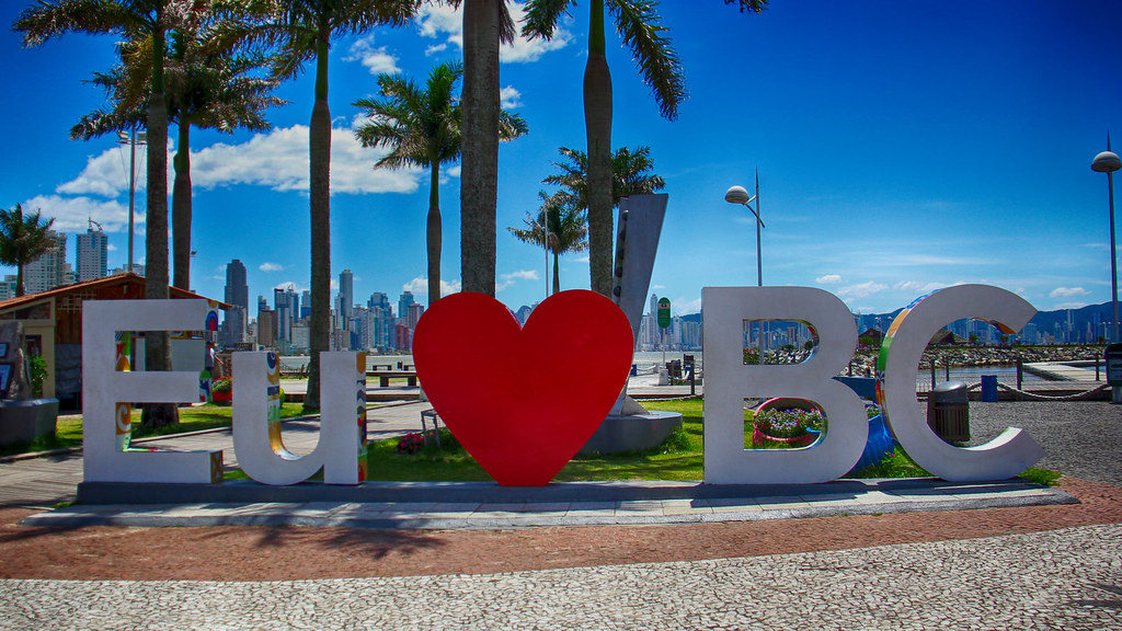 Turistas de São Paulo estão proibidos de alugar imóveis por aplicativo em Balneário Camboriú