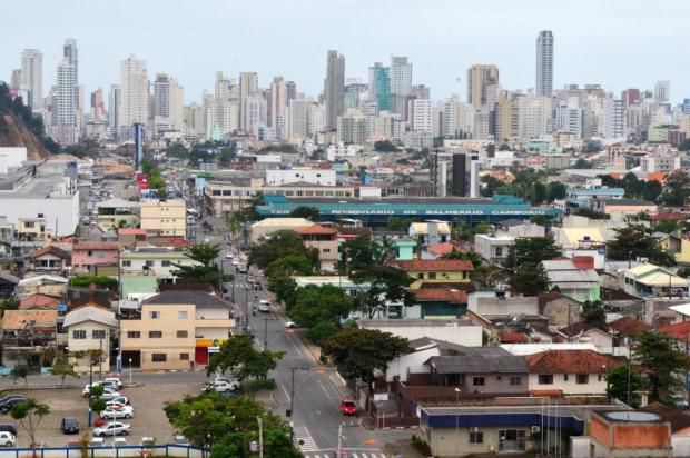 Treze bairros de Balneário Camboriú registram casos da covid-19