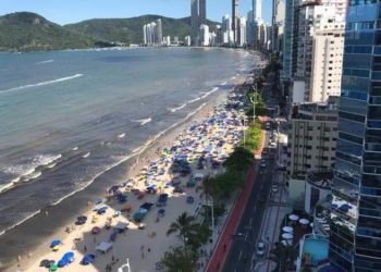 Alargamento da praia de Balneário Camboriú vai resolver o sombreamento na faixa de areia?