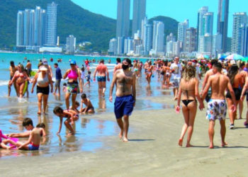 Balneário Camboriú rejeita passaporte de vacinação