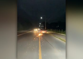 Motorista bêbado arrasta motocicleta pelas ruas de Camboriú