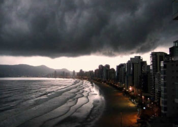 Feriadão deve ter trovoada e ventos fortes em Santa Cartarina