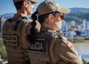 Novo salário de policiais e bombeiros tem votação adiada por emenda em SC