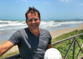 Cantor Leonardo compra apartamento de luxo em Navegantes