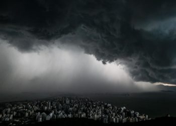 Defesa Civil alerta para temporais com risco de alagamentos e enxurradas em SC