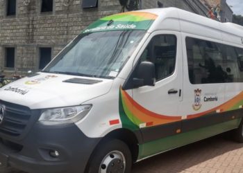 Saúde de Camboriú recebe van para transporte de pacientes