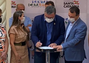 Governador de Santa Catarina repassa R$ 87 milhões para Camboriú