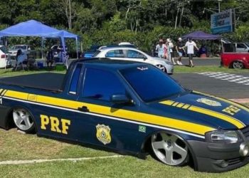 Saveiro com adesivos da PRF é apreendida na Speedway em BC