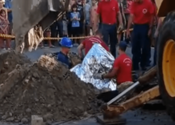 Homem é salvo pelos bombeiros após ingerir drogas e entrar em uma galeria de esgoto em Camboriú