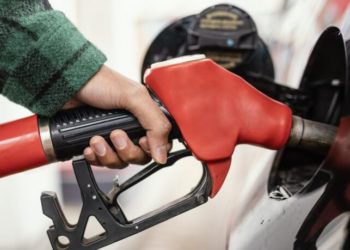 Petrobras anuncia reajuste de 18% na gasolina e 25% no diesel