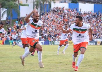 Camboriú vence Figueirense e vai para final do Catarinense