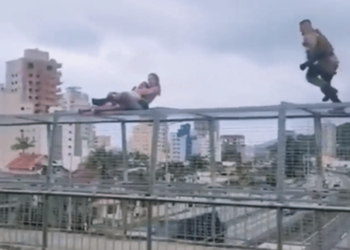 Policial arriscou a própria vida para salvar homem que queria se jogar de passarela na BR-101