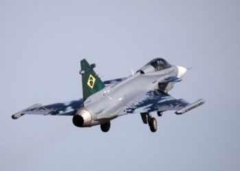 Novos caças Gripen da FAB já estão a caminho de Santa Catarina.
