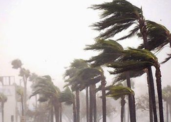 Alerta para ventos fortes e risco de alagamentos no feriadão de Páscoa em SC