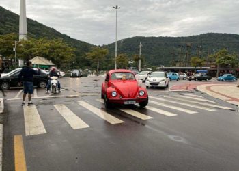 Carreata em homenagem à dupla Shurastey reúne mais de 200 veículos em BC