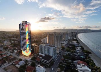 Primeiro residencial do Brasil com fachada interativa fica em Porto Belo