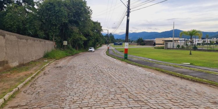 Pavimentação da Rua Ivo José Rebello em Camboriú