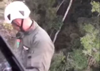 Águia 07 PMSC Realiza resgate de casal perdido na mata em Balneário Camboriú