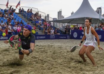 Mundial de Beach Tênis leva 10 mil pessoas às areias de Balneário Camboriú