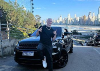 Atacante Richarlison da seleção brasileira curte férias em Balneário Camboriú