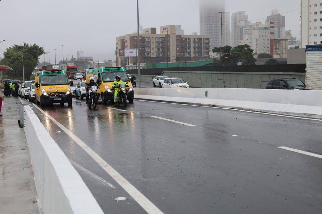 Ponte sobre o Rio Camboriú 