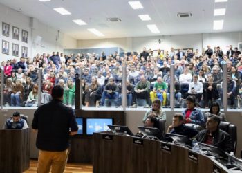Projeto de reurbanização da Praia Central é apresentado em audiência pública