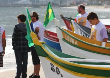 4º Arrancadão de canoas artesanais de Balneário Camboriú