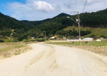 Assinatura da ordem de serviço marca início da pavimentação na Estrada Geral dos Macacos