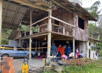 Homem prende mão no moedor de cana e é socorrido pelo helicóptero dos bombeiros em Camboriú