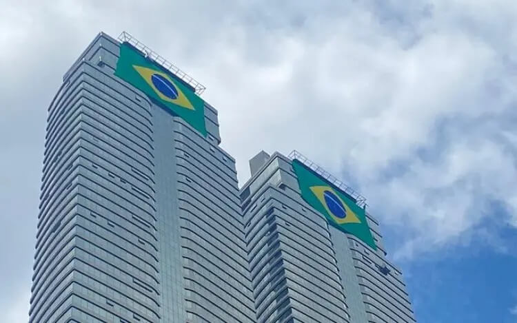 Copa do mundo ou política? Por que as bandeiras estão nas torres gêmeas de Balneário Camboriú