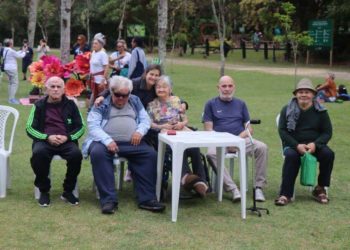 Idosos se divertem em piquenique alusivo a Semana da Pessoa Idosa