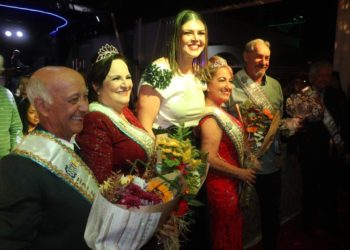 Baile da Realeza premia o rei e a rainha 60+ de BC