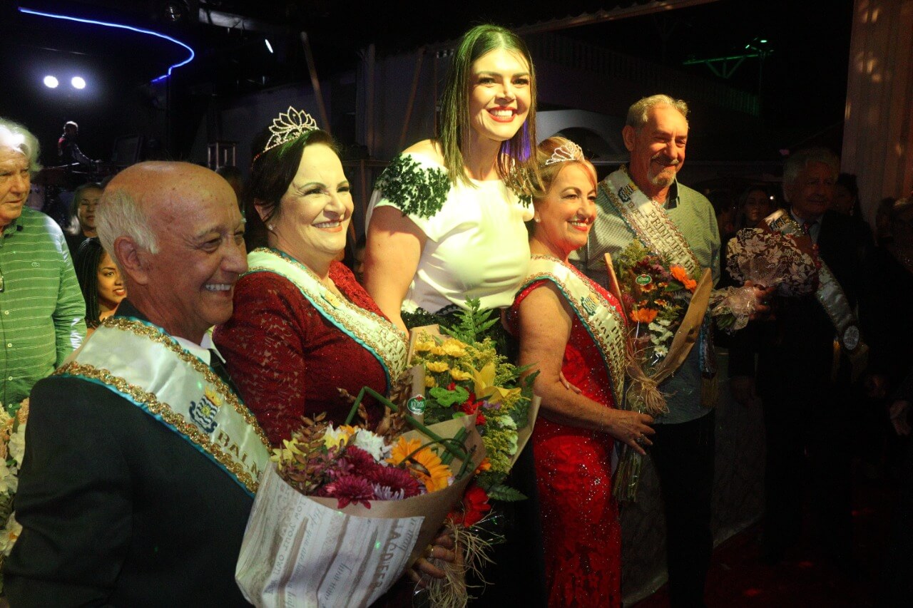 Baile da Realeza premia o rei e a rainha 60+ de BC