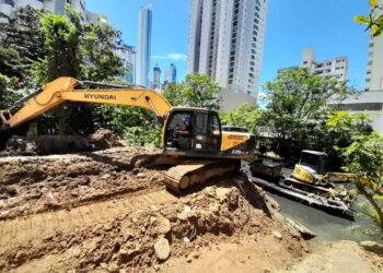 Quase 4 mil metros cúbicos de lodo já foram tirados do Rio Marambaia
