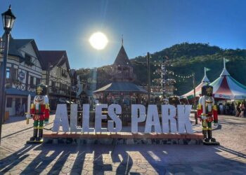 NATAL COM MUITA NEVE É NO ALLES PARK EM POMERODE