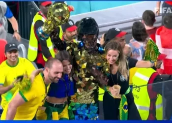 Eduardo Bolsonaro é flagrado no jogo do Brasil no Catar