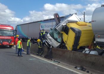 Acidente com oito veículos deixa dois mortos na BR 101 em Santa Catarina