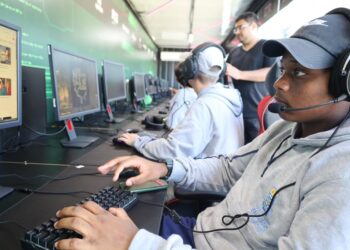 Alunos participam da Arena Game na Praia Central de Balneário Camboriú