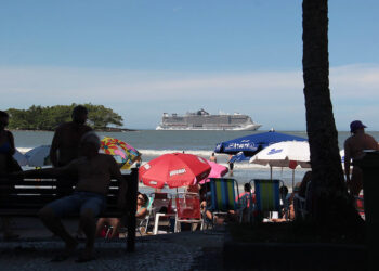 Transatlântico Armonia estará pela primeira vez em Balneário Camboriú nesta sexta