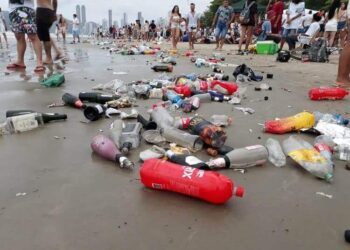 Secretaria de Obras se prepara para limpeza da Praia Central na virada do ano